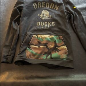 University of Oregon 

Nike Camouflage Dri-FIT Sweatshirt